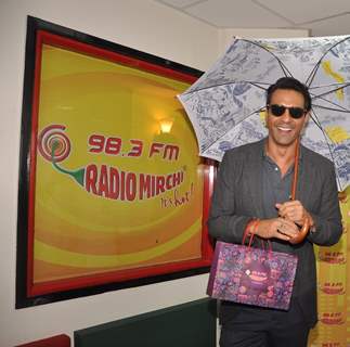 Hot and Handsome Arjun Rampal Visted Radio Mirchi