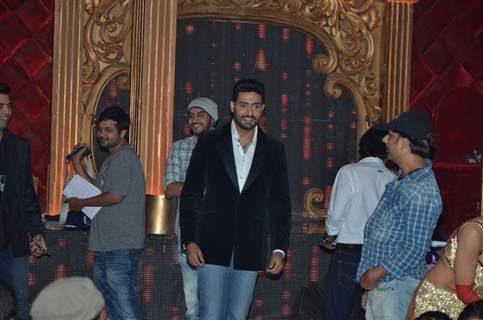 Abhishek Bachchan was snapped during the Promotions of All Is Well on Jhalak Dikhla Jaa 8