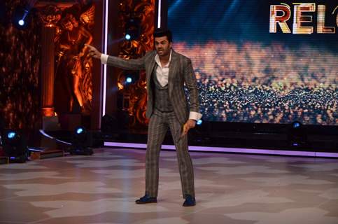 Manish Paul snapped during the Promotions of All Is Well on Jhalak Dikhla Jaa 8