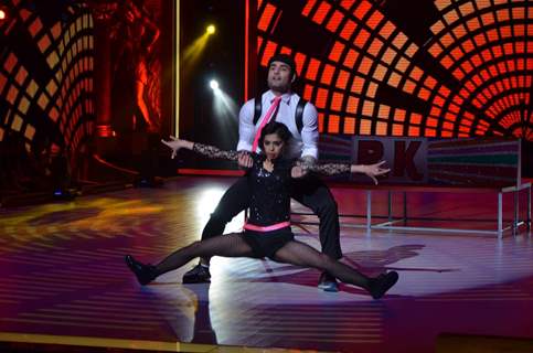 Vivian Dsena performing on Jhalak Dikhla Jaa 8