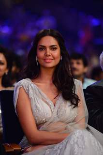 Esha Gupta at SIIMA 2015