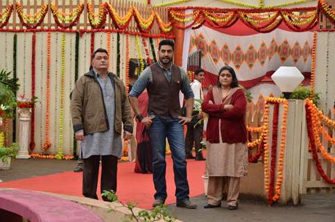 Abhishek, Supriya Pathak and Rishi Kapoor Promotes All Is Well on Badi Door Se Aaye Hai