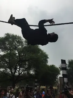 Akshay Kumar Does Some Army Stunts During a Meet With the Jawans of BSF Delhi
