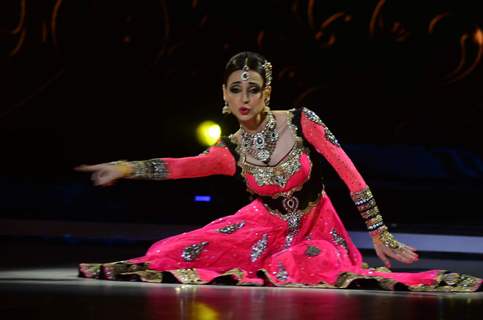 Sanaya Irani performing on Jhalak Dikhla Jaa 8