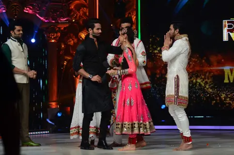 Shahid Kapoor compliments Sanaya Irani on Jhalak Dikhla Jaa 8