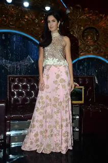 Katrina Kaif poses for the media at the Promotions of Phantom on Jhalak Dikhla Jaa 8