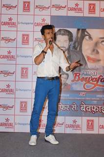 Sonu Niigam interacts with the audience at &quot;Kya Batau&quot; Song Launch