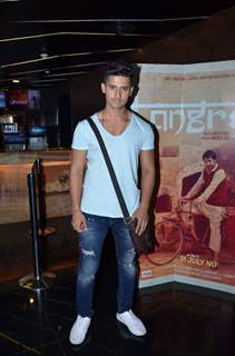 Ravi Dubey poses for the media at the Special Screening of Angrej