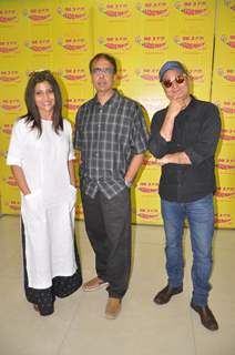 Konkona Sen, Anant Mahadevan and Vinay Pathak Promotes Gour Hari Dastaan at Radio Mirchi