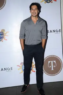 Dino Morea at Bipasha Basu's Bash