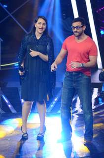 Saif Ali Khan Promotes Phantom on Indian Idol Junior