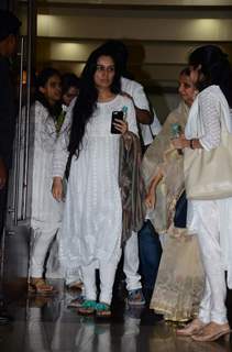 Padmini Kolhapure at Prayer Meet of Shraddha Kapoor's Grandfather