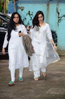 Padmini Kolhapure and Shraddha Kapoor at Prayer Meet of Shraddha's Grandfather