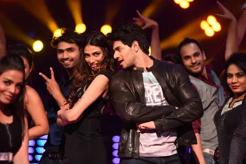 Sooraj Pancholi and Athiya Shetty Performs During Promotions of Hero on Jhalak Dikhla Jaa 8
