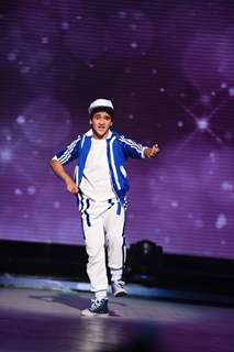 Faisal Khan Performs During Promotions of Hero on Jhalak Dikhla Jaa 8