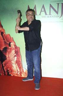 Swanand Kirkire at Screening of Manjhi - The Mountain Man