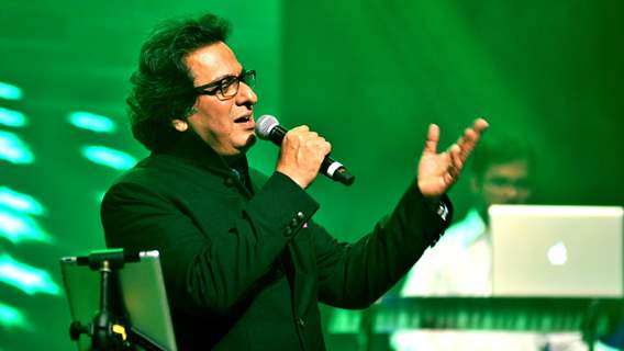 Talat Aziz Performing at 'Yeh Sham Mastaani' Evening