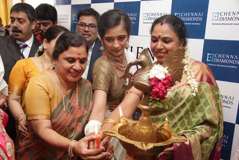 Akshara Haasan at Launch of Diamonds Showroom