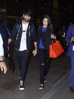 Shahid Kapoor Gives Smile to Photographer - Returns From Their Honeymoon