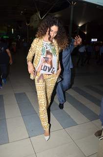 Kangana Ranaut Snapped at Airport