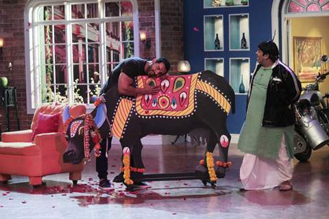 John Abraham was snapped on Comedy Nights with Kapil during the Promotions of Welcome Back