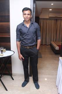 Abhijeet Sawant poses for the media at Suresh Wadkar's Birthday Bash