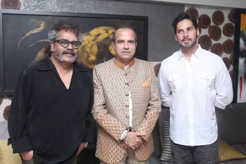 Suresh Wadkar poses with Hariharan and Dino Morea at his Birthday Bash