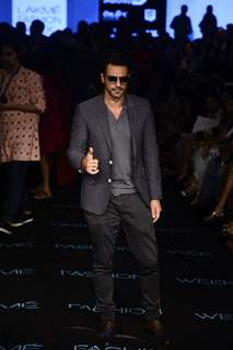 Arjun Rampal walks the ramp at Lakme Fashion Week Day 4