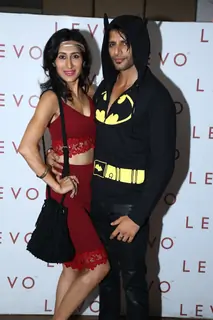 Karanvir Bohra and Teejay Sidhu pose for the media at the Birthday Bash