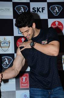 Sooraj Pancholi Flaunts His Biceps During Promotions of Hero at Mithibai College