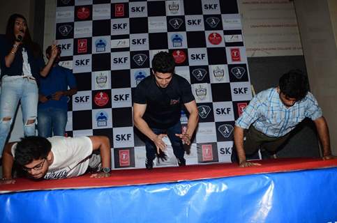 Sooraj Pancholi Does Push Ups During Promotions of Hero at Mithibai College