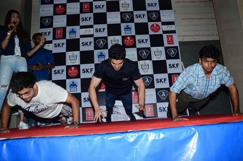 Sooraj Pancholi Does Push Ups During Promotions of Hero at Mithibai College