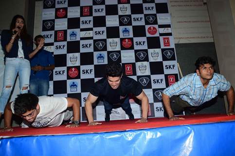 Sooraj Pancholi Does Push Ups During Promotions of Hero at Mithibai College