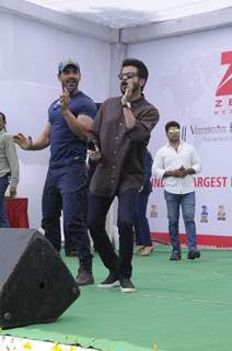 John Abraham and Anil Kapoor Dances During Promotions of Welcome Back at Delhi