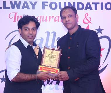 Vibhu Puri and Hrishikesh Churi at Hallway Excellence Awards