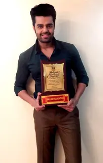 Manish Paul Displays His Hallway Excellence Awards
