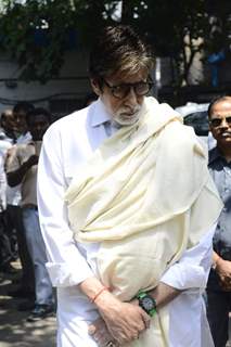 Amitabh Bachchan at Aadesh Shrivastava's Funeral