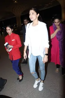 Anushka Sharma Snapped at Airport