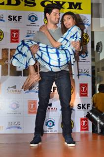 Sooraj Pancholi Lifts Athiya Shetty During Promotions of Hero at Gold's Gym