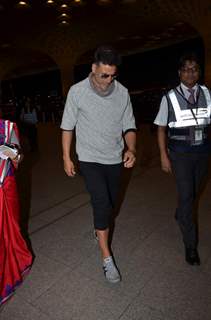 Akshay Kumar Snapped at Airport While he Leaves for Housefull 3 Shoot