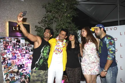 Karanvir Bohra, Teejay Sidhu, Vahbbhiz and Vivian Dsena at Manmeet's Birthday Bash