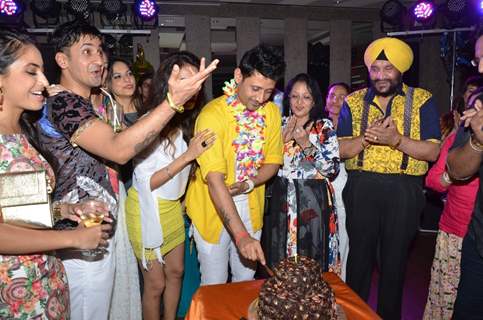 Manmeet Cuts the Cake at Birthday Bash