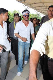 Shah Rukh Khan Leaves for Dilwale Shoot