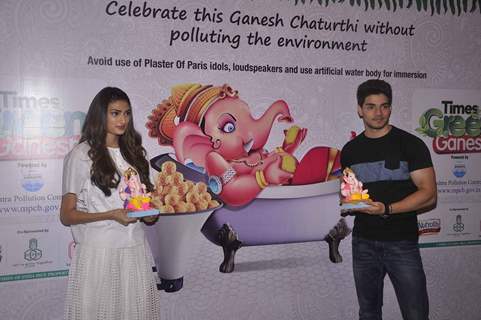 Sooraj Pancholi and Athiya shetty Distributes Ganesh Idols at Green Ganesh Pandal