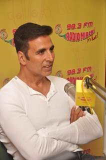 Akshay Kumar Goes Live on Radio Mirchi for Promotions of Singh is Bliing