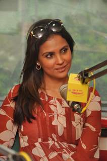 Lara Dutta Goes Live on Radio Mirchi for Promotions of Singh is Bliing