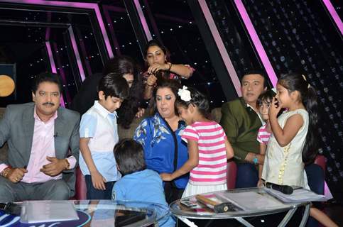 Udit Narayan, Farah Khan and Anu Malik at Indian Idol Special Episode