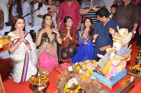 Madhur Bhandarkar Visits Ganesh Pandals With Calendar Girls
