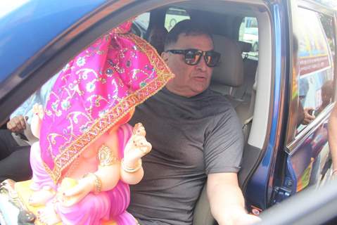 Rishi Kapoor Snapped With Ganpati Bappa!