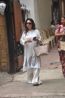 Poonam Dhillon at Funeral of Karim Morani's Mother